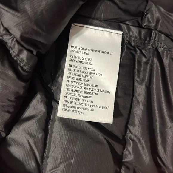 American Eagle black puffer vest men’s size medium two large pockets zip up - Picture 3 of 8